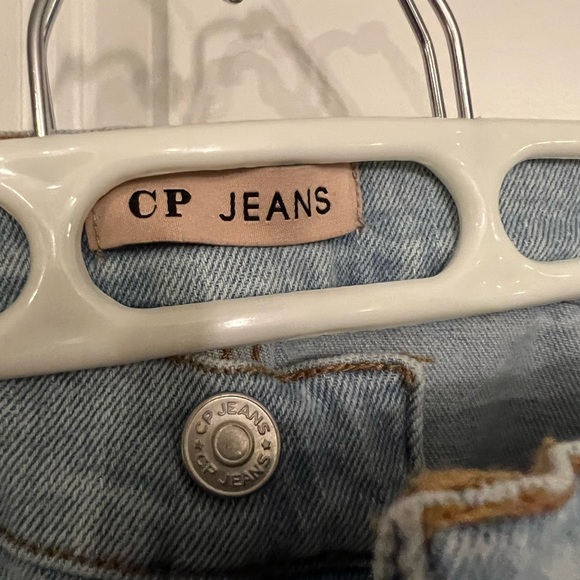 Medium wash never worn jeans - Picture 2 of 4